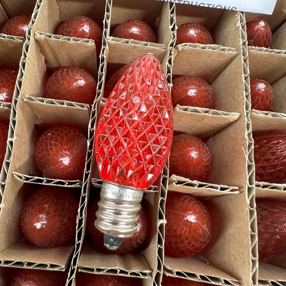 New Red C7 LED Faceted Replacement Christmas Bulb Light E12 Base 120V Box of 25 - Picture 3 of 4